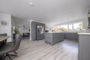 THE HAWTHORNS- click for photo gallery